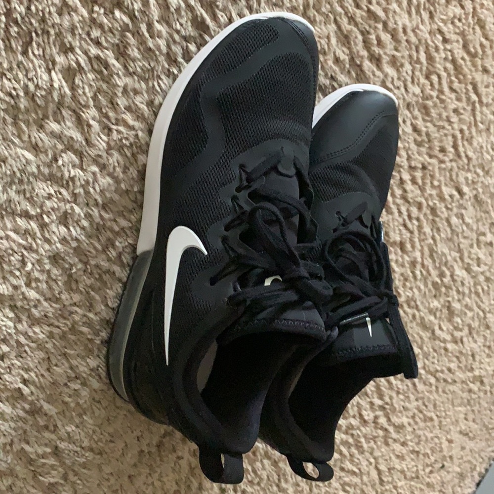 Nike Black and White Low-Top Athletic Sneakers - Picture 6 of 12